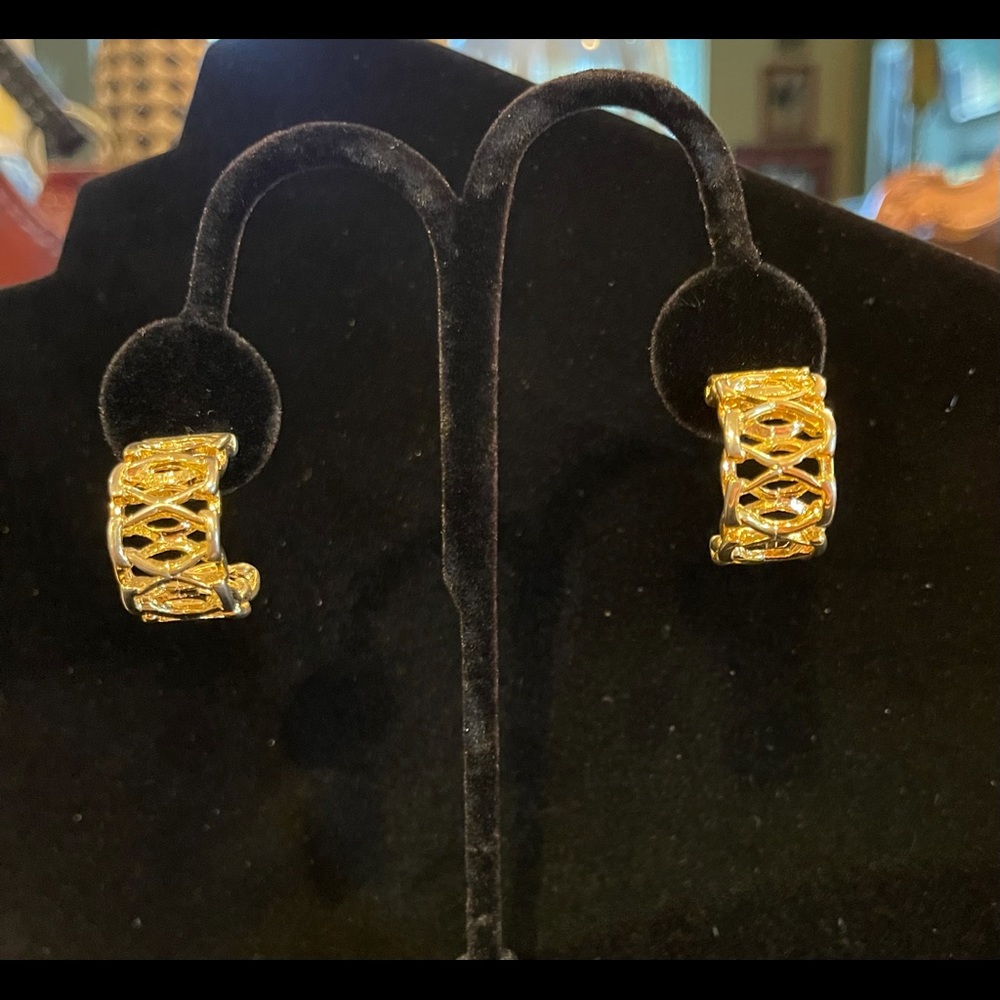 Gold loop earrings